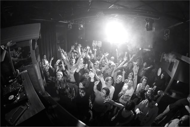 El Latino Loco bar de nuit