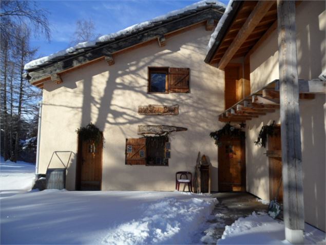 Vue extérieure de la ferme auberge l'Etoile du Berger à Val Cenis Bramans - OT HMV