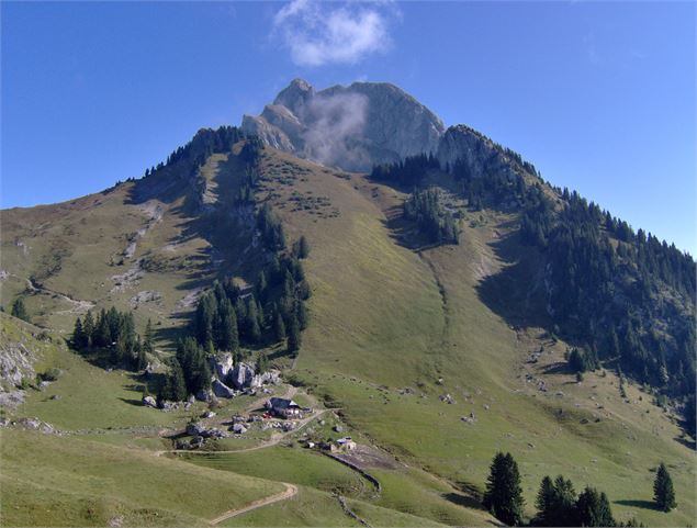 Hiking between Bise and Ubine - SavoieMontBlanc-Lansard