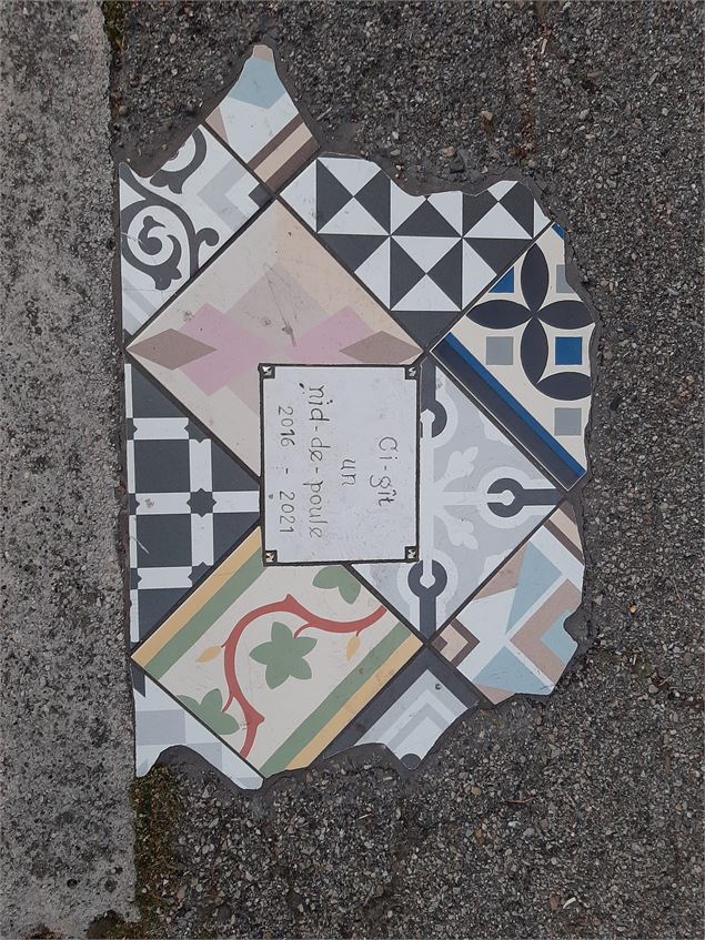 Fresques et murs peints - Les pensements de trottoir d'Ememem_Nantua