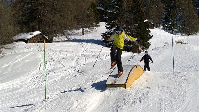 Slieur sur une barre de slide - Gwen OT La Norma
