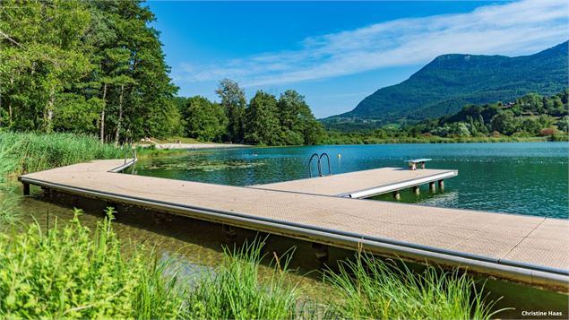 Ponton de baignade - Plage du lac de St-Jean-de-Chevelu - Christine Haas