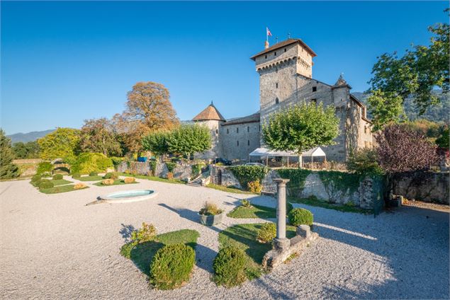 parking et stationnement château d'Avully à Brenthonne - Antoine Berger