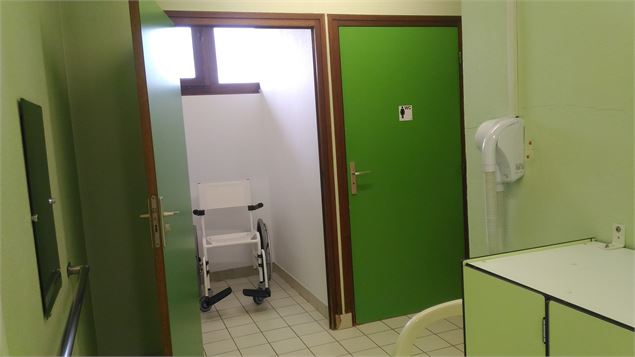 Vestiaire PMR Piscine de Gilly - Arlysère