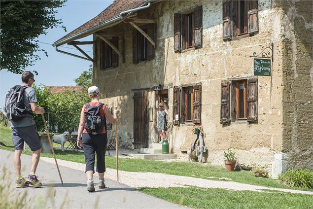 Accueil de pèlerins aux chambre d'hôtes Cotenvert sur le Chemin de St Jacques de Compostelle St Geni