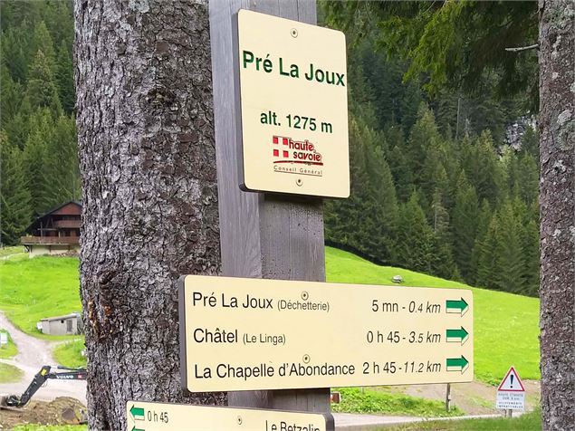 Signalétique de sentier PDIPR au départ du sentier de l'Éterlou - Châtel Tourisme