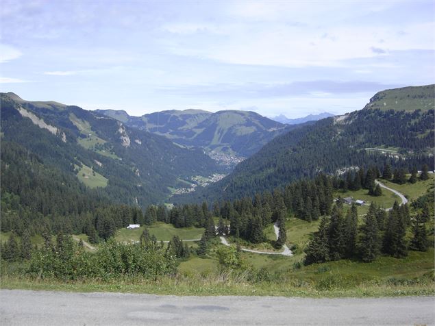 Vue sur Châtel depuis le Col de Bassachaux - CD74