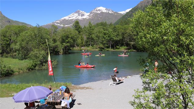 Paddles et canoë sur le lac dédié - Mairie de Bessans