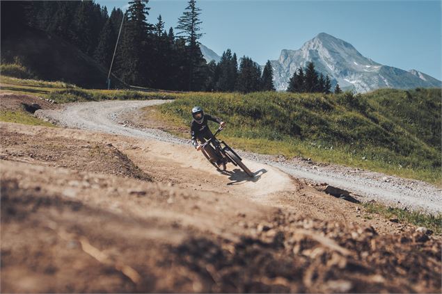 Descente du Family Run - Piste VTT Descente_La Clusaz - Lucie Saint Martin