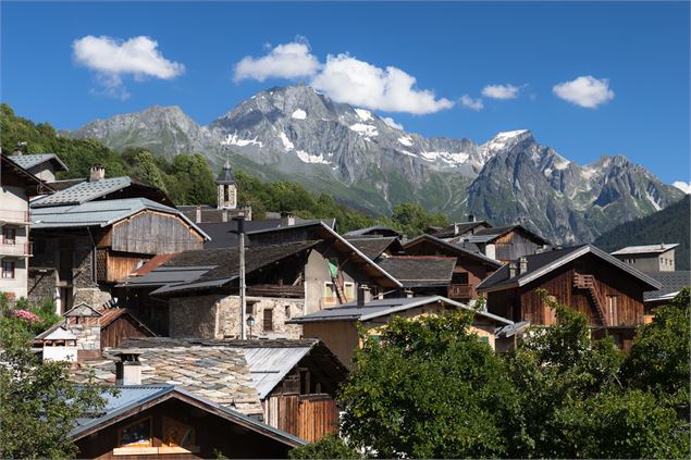 Le Village de Villemartin sur la boucle des hameaux -Bozel - Nadia Mousselard