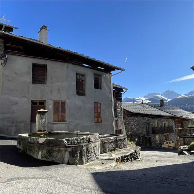 Bassin dans les ruelles de Tincave sur la boucle des hameaux - Bozel - Nadia Mousselard