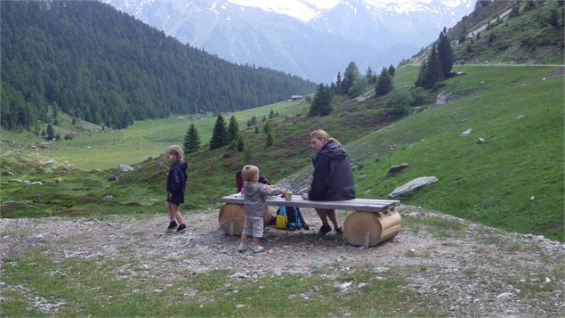 famille sur le site de l'Orgère - Gérard Thiévenaz ATD/CG73