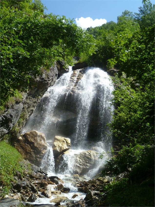 Au pied de la cascade de la Vuzelle - Planay - Marie Ange Tatoud