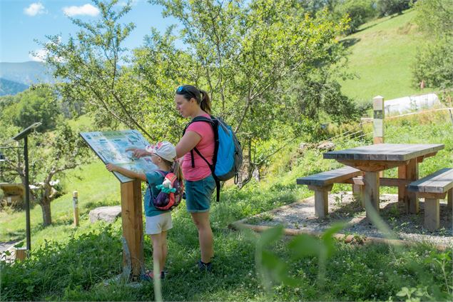 Au départ du sentier pour la Chapelle Notre Dame des Neiges A/R - Montagny - Elisabeth Gayard
