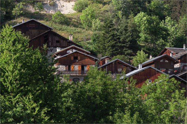 Vue sur le village de Moranche - Montagny - Nadia Chevassu