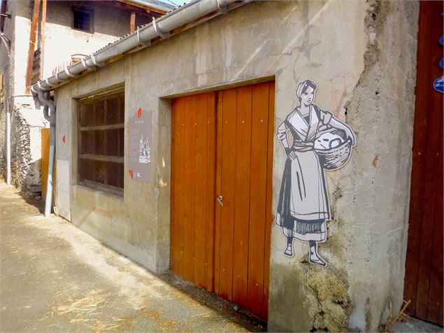 Le lavoir avec un panneau explicatif - Christian Vair