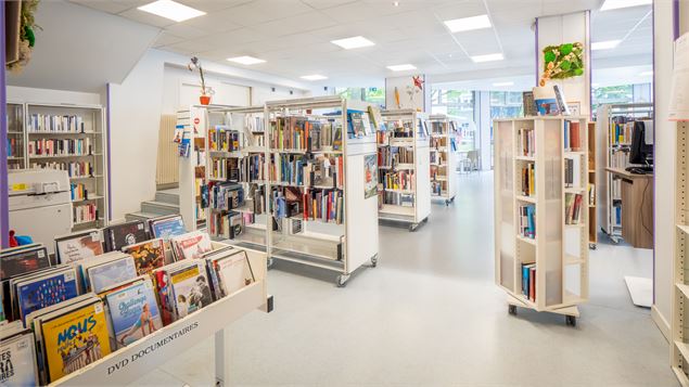 Médiathèque Les Romains - Rayonnages - Gilles Piel