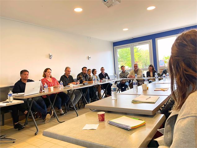 Salle de réunion - Camping l'Île de la Comtesse_Murs-et-Gélignieux - Camping l'Île de la Comtesse