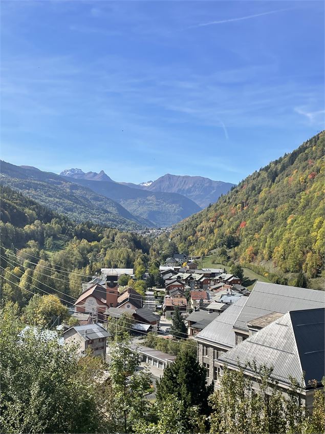 Village du Villard sur le circuit entre 2 rives - Planay - Geoffrey Vabre