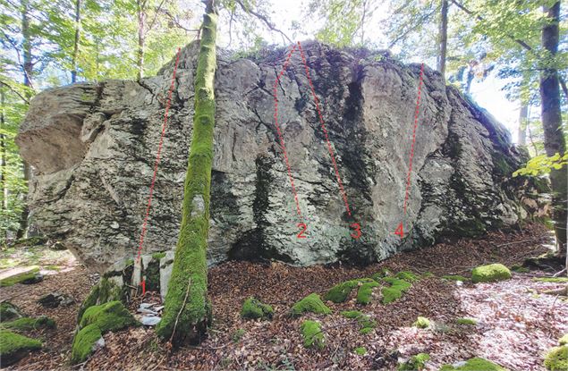 Bloc du bas (face Nord)  1/ L’alpage 5b 2/ Le terrier 5b 3/ Marmottons 5b 4/ Crystal surprise 6a Rel