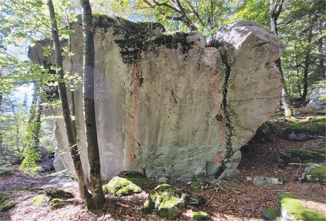 Bloc du bas (face Est)  1/ ? 2/ La fissure 6c Relais commun