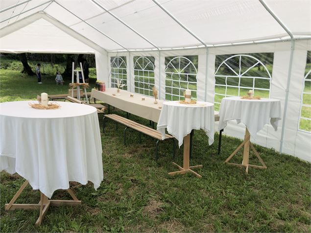 Tente et mobilier inclus - GDF Ain