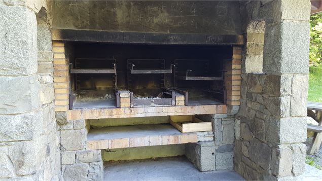 Aire de barbecue à Lormay - csardin - Le Grand-Bornand tourisme