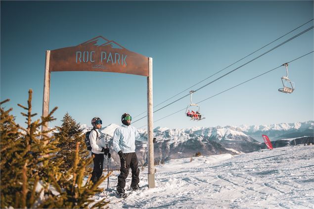 Jeunes au départ du Roc Parc - Peignée Verticale - Grand Chambéry Alpes Tourisme