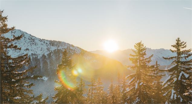 Levé de soleil sur les Aillons - Peignée Verticale - Grand Chambéry Alpes Tourisme