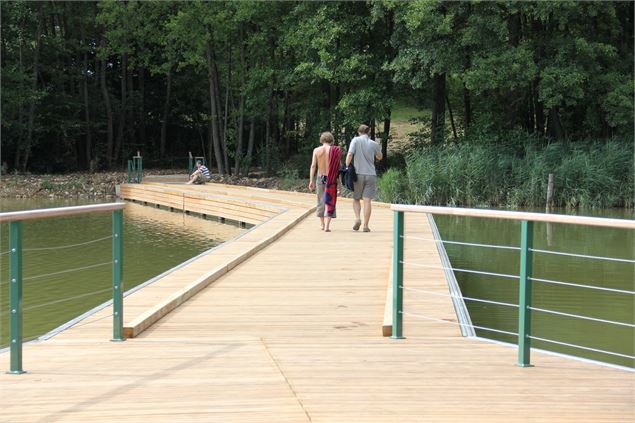 Balade  - Passerelle flottante de la Grange du Pin