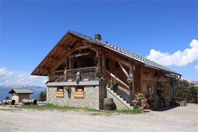Vue sur la façades des Fontanettes - OT Thônes Coeur des Vallées