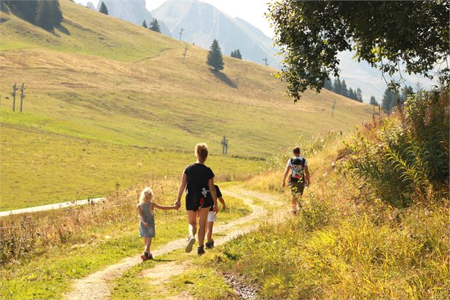 Randonneurs sur le Tour de l'Andran - © Romane Pelletier