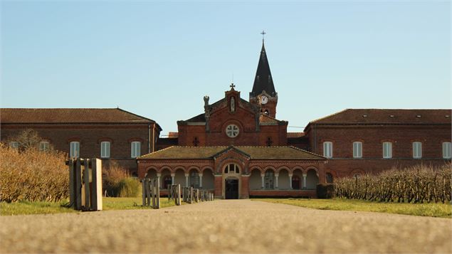 grande allée - Dombes Tourisme