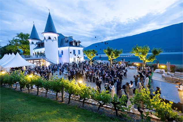 Notre Place du Village - @hannahcybulska