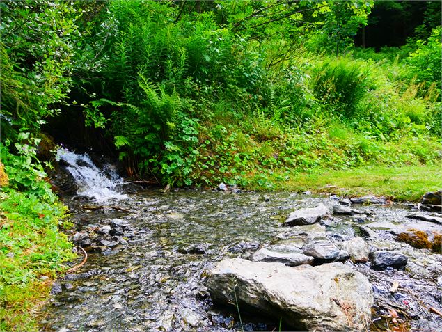 Le refuge du Plan des Gouilles par les Enclos du Seil - G. Kiener