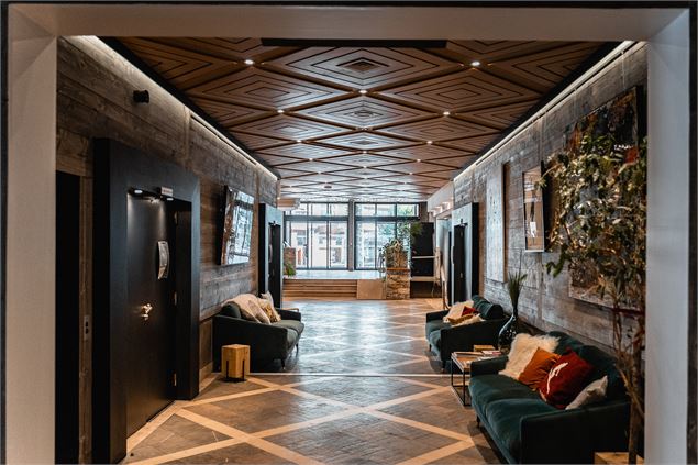 - Hall - Centre de Congrès - Esther Vittot