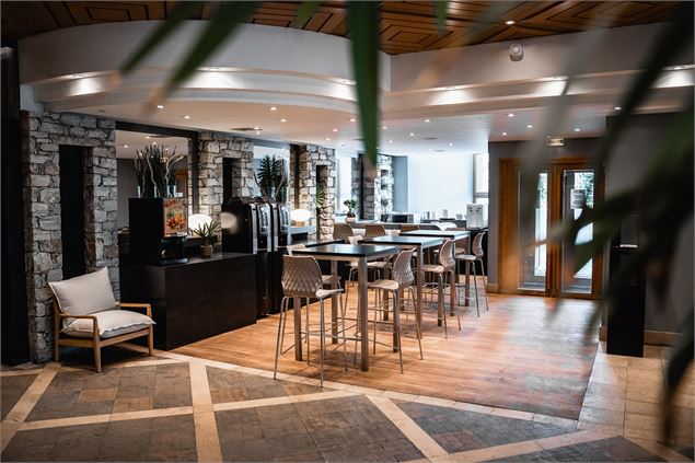 - Hall - Centre de Congrès - Esther Vittot