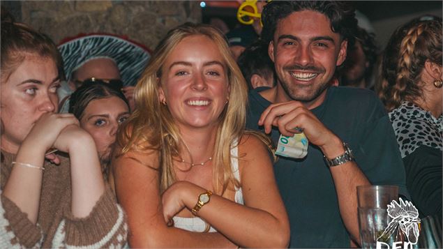 Le Den bar, soirées animé et ambiance chaleureuse - patrick williams