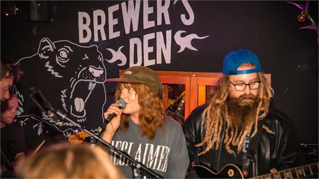 musique live lors de notre Blues Night, soirée mensuel au Den Bar & restaurant - patrick williams