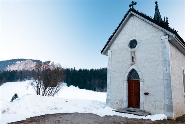 La chapelle en hiver - OT Alpes du Léman