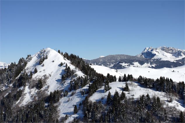 La pointe des brasses sous la neige - M&B Tourisme