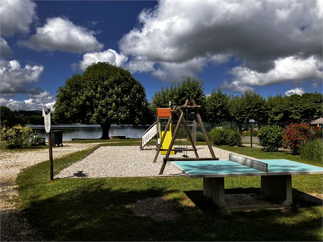Jeux pour enfants à la plage Aiguebelette-le-Lac - C. Moureaux