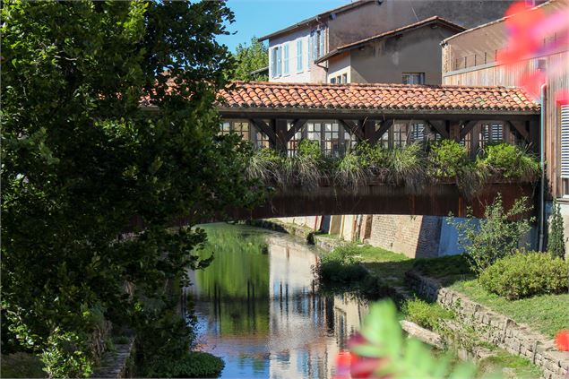 Pont fleuri - S.Ferrier/Dombes Tourisme