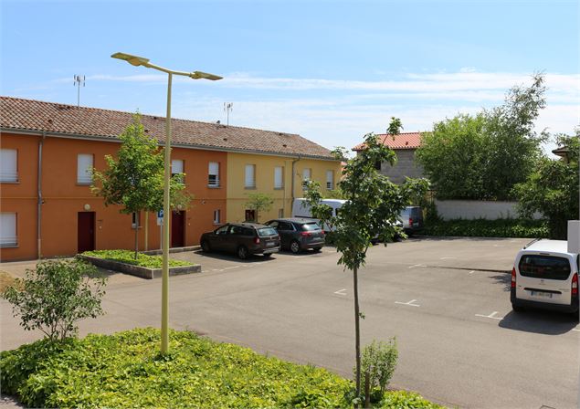 Parking - 17 places - ©Claire Curt