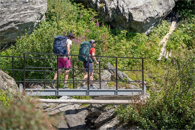 Traversée ruisseau en allant au refuge du Grand Bec en aller - retour - Planay - Elisabeth Gayard