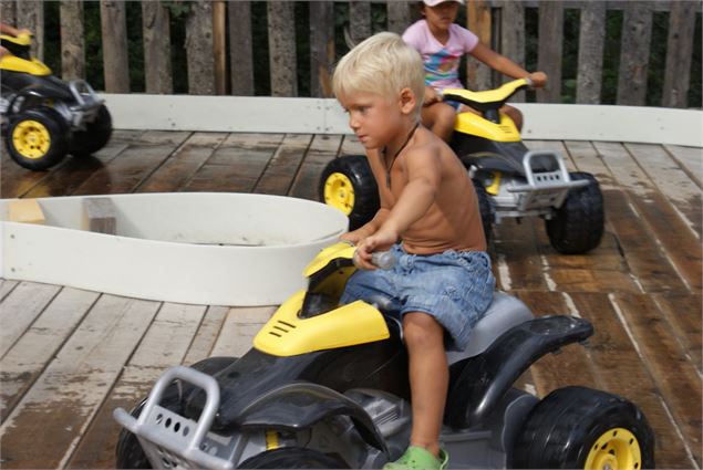 Circuit de motos électriques Les Loupiots - JC Rey