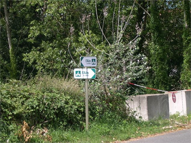 Panneau directionnel L'Ain à Vélo - ©Georges JANODY /Aintourisme