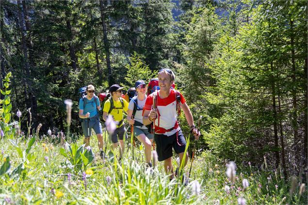 Randonneurs dans le vallon de Val froide - Thibaut.Blais