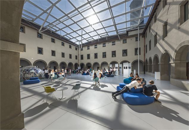 La verrière du Pôle de la Visitation - semaphore