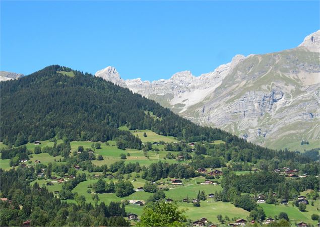 Vue de la montagne de Tête Noire depuis le village - © Cordon Tourisme